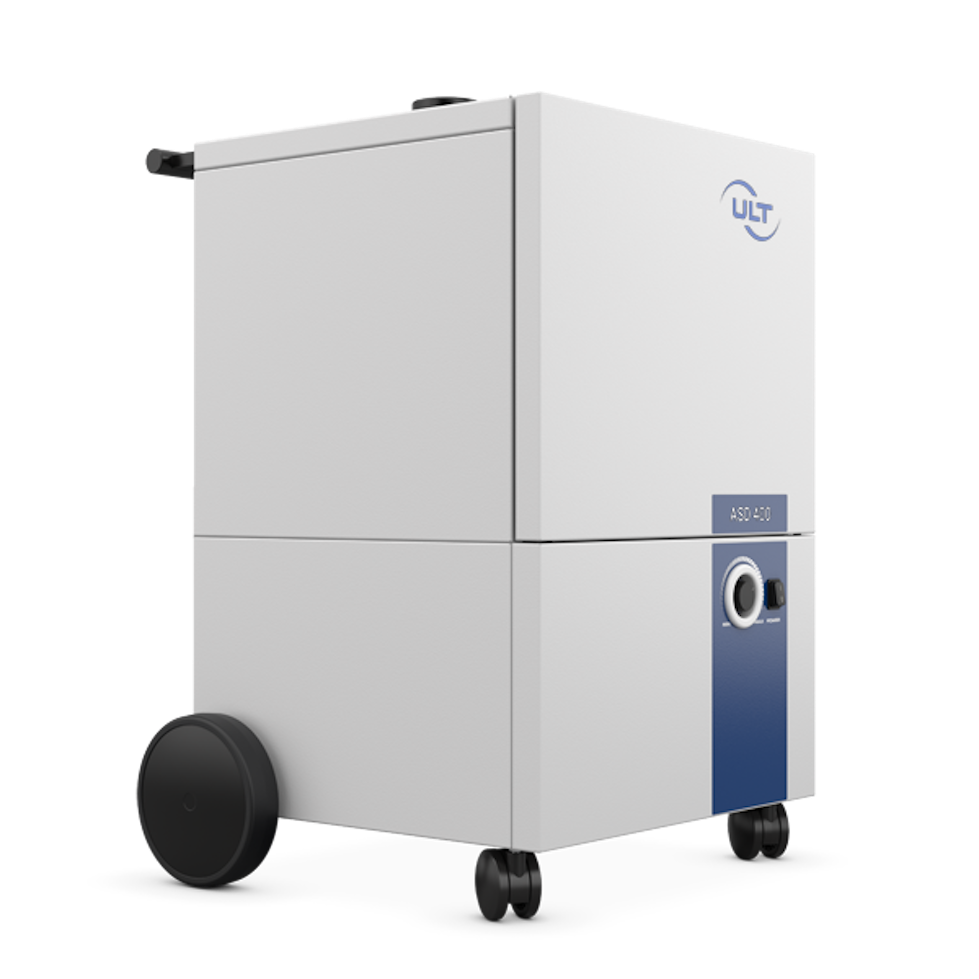 Seitliche Ansicht der Anlage mit blauem Aufkleber