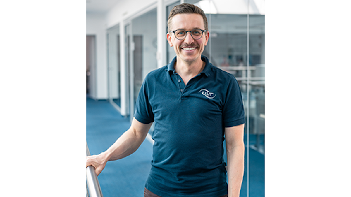 Benjamin Wirth Profilfoto frontal vor weißem Hintergrund