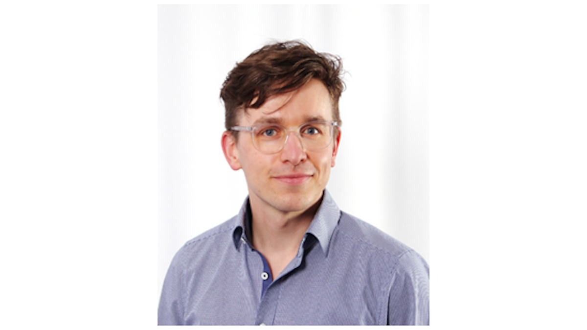 Benjamin Wirth Profilfoto frontal vor weißem Hintergrund