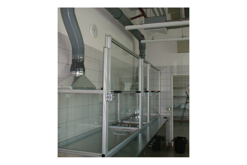 Closed cabine for fume extraction