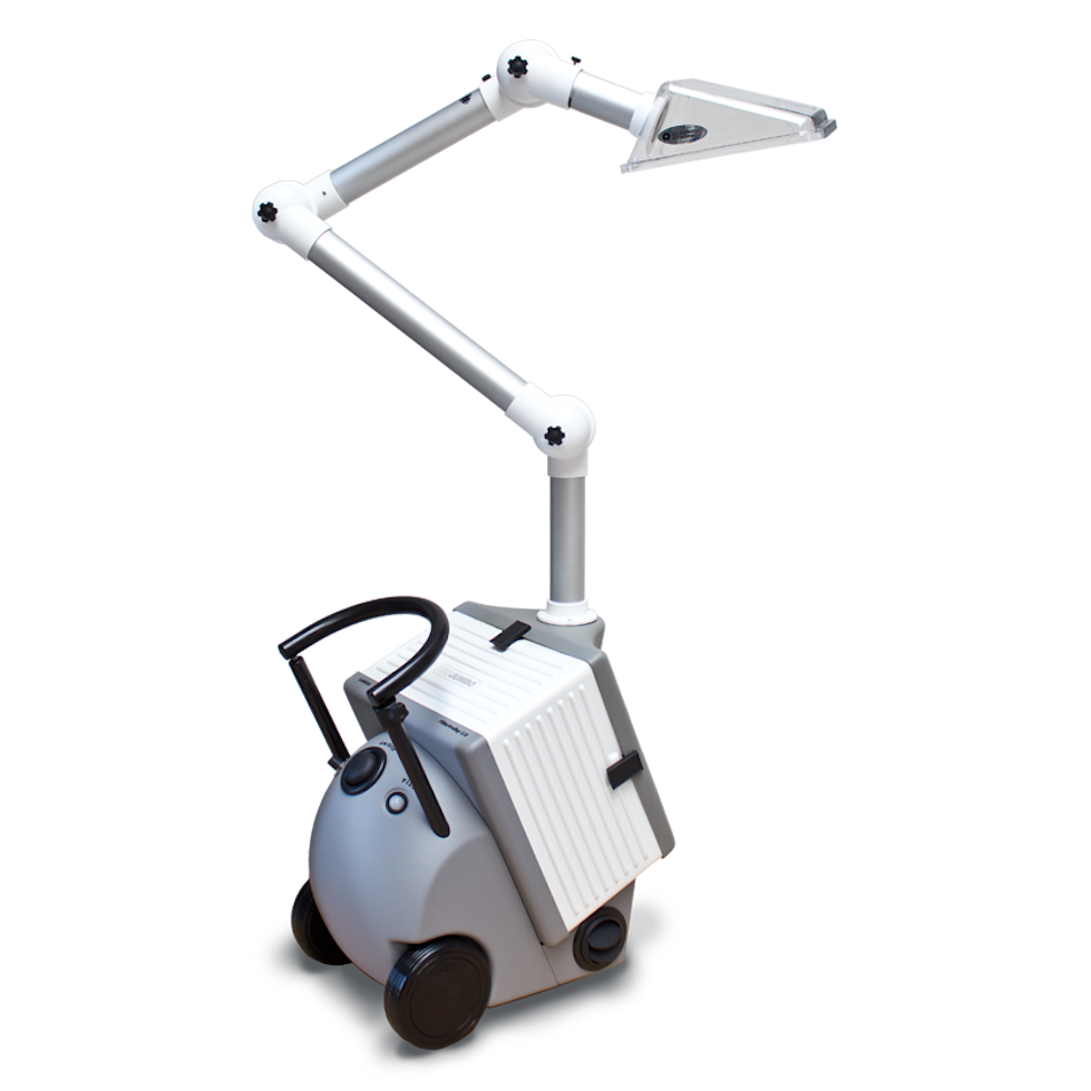 Seitlicher Blick auf das weiß-graue Gerät mir ausziehbarem Griff