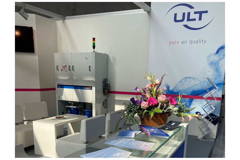 Messestand mit Absauganlage und air quality Slogan
