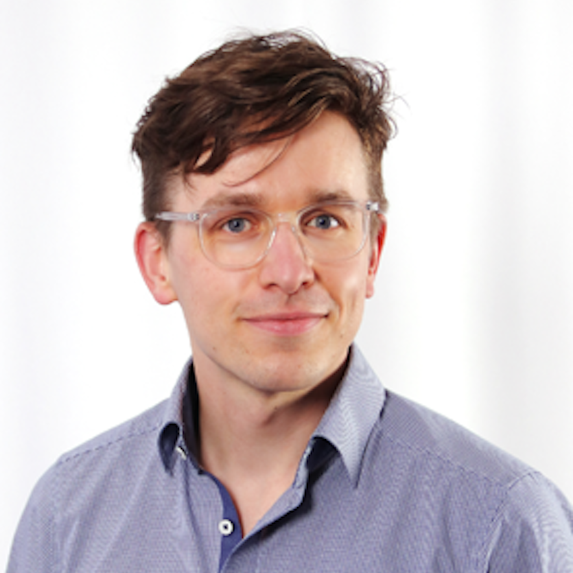 Benjamin Wirth Profilfoto frontal vor weißem Hintergrund