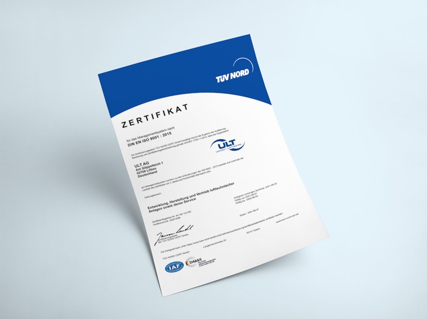 Abbildung des Zertifikat ISO 9001 2015 - 2021 auf blauem Grund